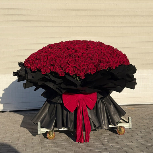 Grand Valentine’s Red Roses